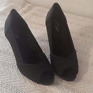 Woman's Dexflex Comfort open toe heels